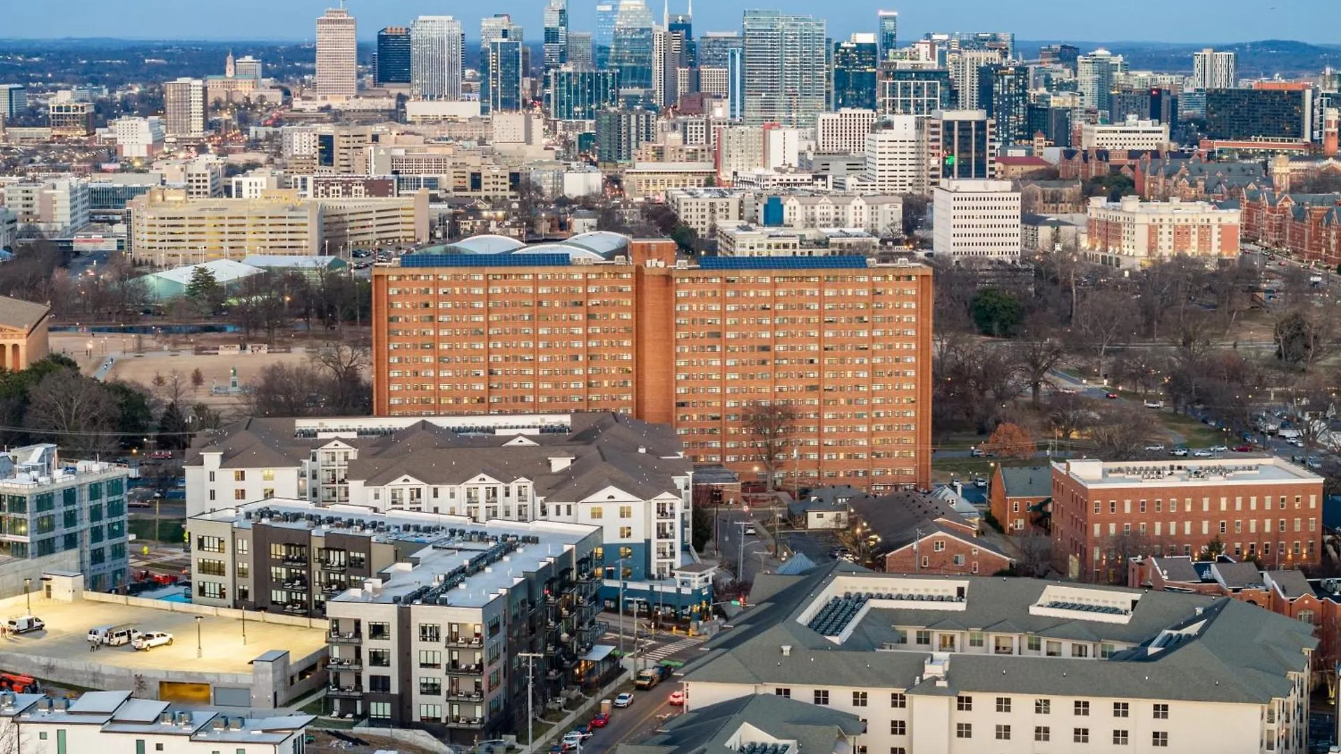 Prime Walkable Midtown Location Pool Gym Outlaws Den By Avantstay Nashville 0*,  United States