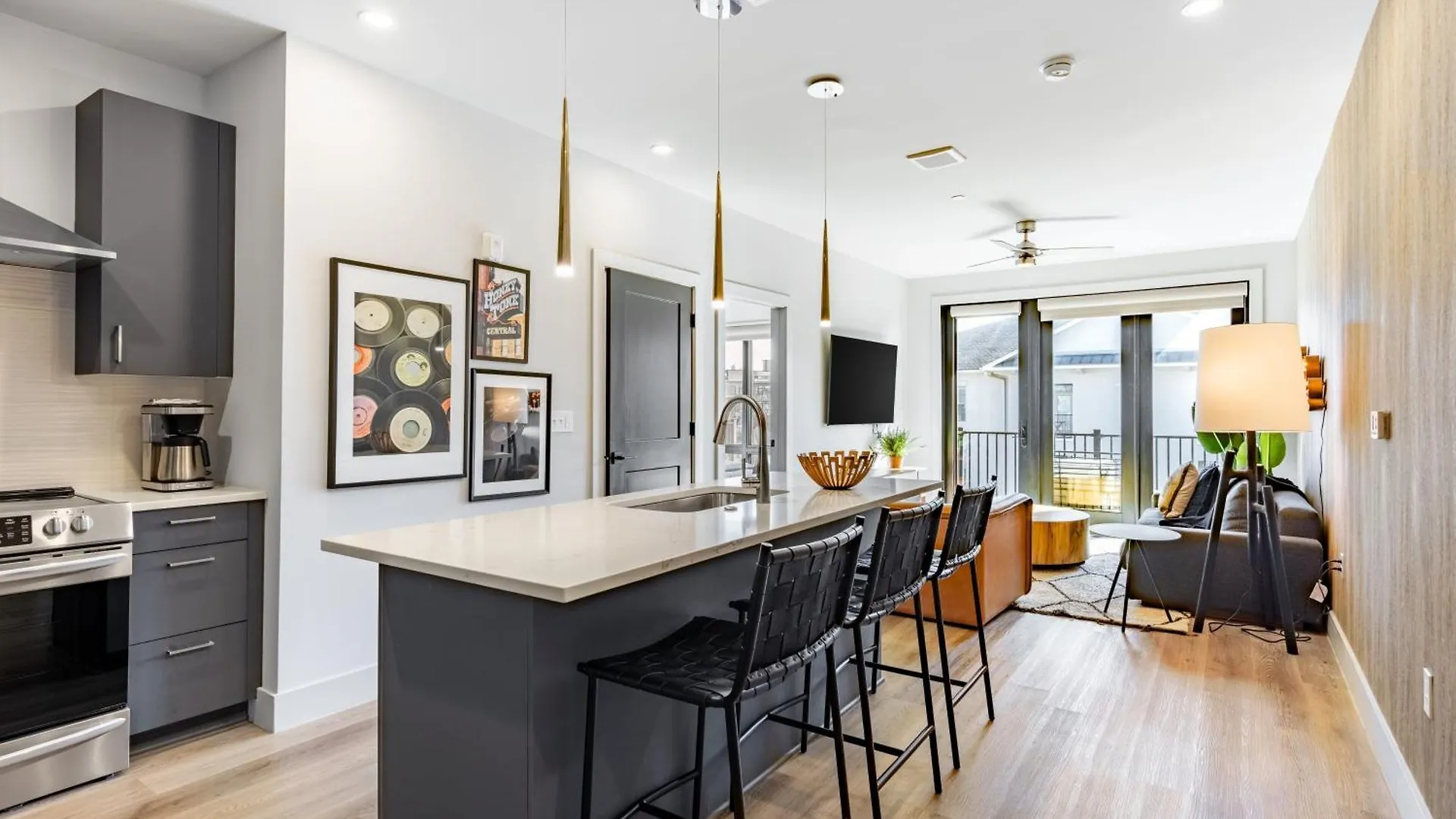 Prime Walkable Midtown Location Pool Gym Outlaws Den By Avantstay Nashville